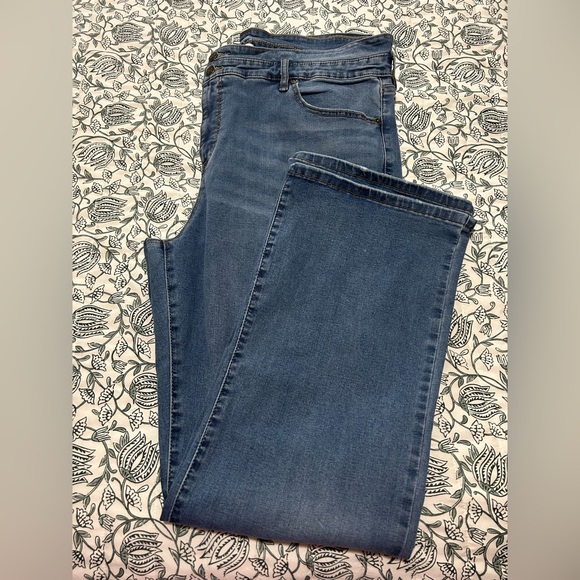 Sofia by Sofia Vergara Women's Boot Cut Jeans in Blue, size 18W w/ 29.5" inseam - Picture 1 of 9